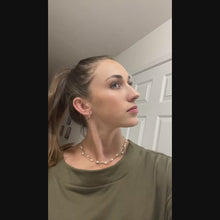 Load and play video in Gallery viewer, Delauna – The 5-Minute Ritual for Women Who Do Everything Right...and Still Look Puffy
